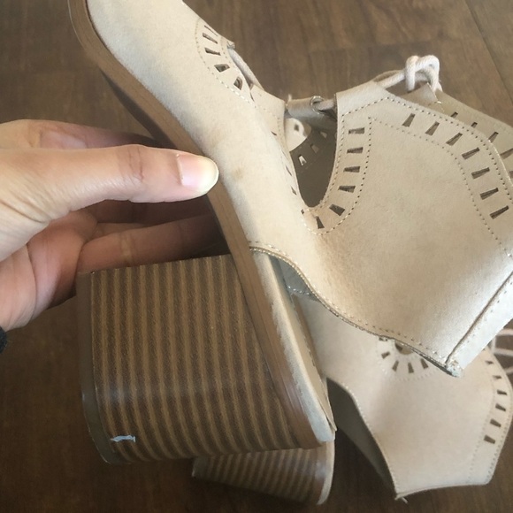 Open toe booties lace up size 8.5 - Picture 8 of 14